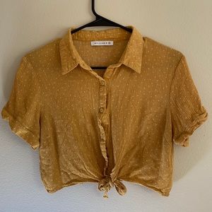 Cropped Yellow polkadot shirt